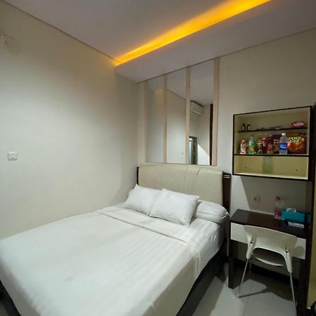 Dekost Madiun Hotel Kültér fotó