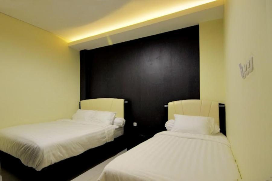 Dekost Madiun Hotel Kültér fotó