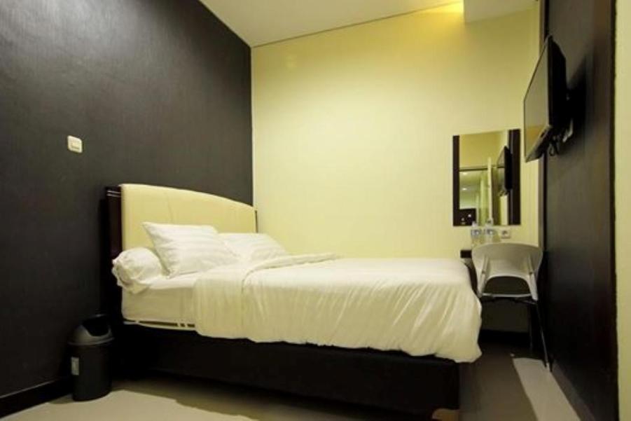 Dekost Madiun Hotel Kültér fotó