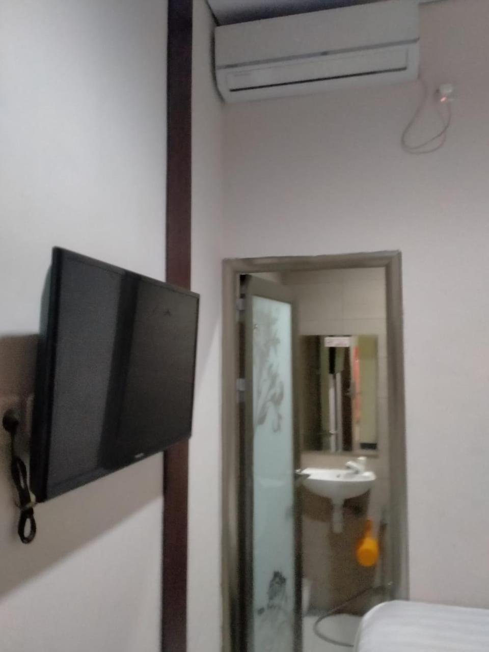 Dekost Madiun Hotel Kültér fotó