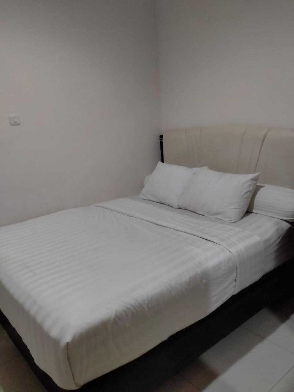 Dekost Madiun Hotel Kültér fotó