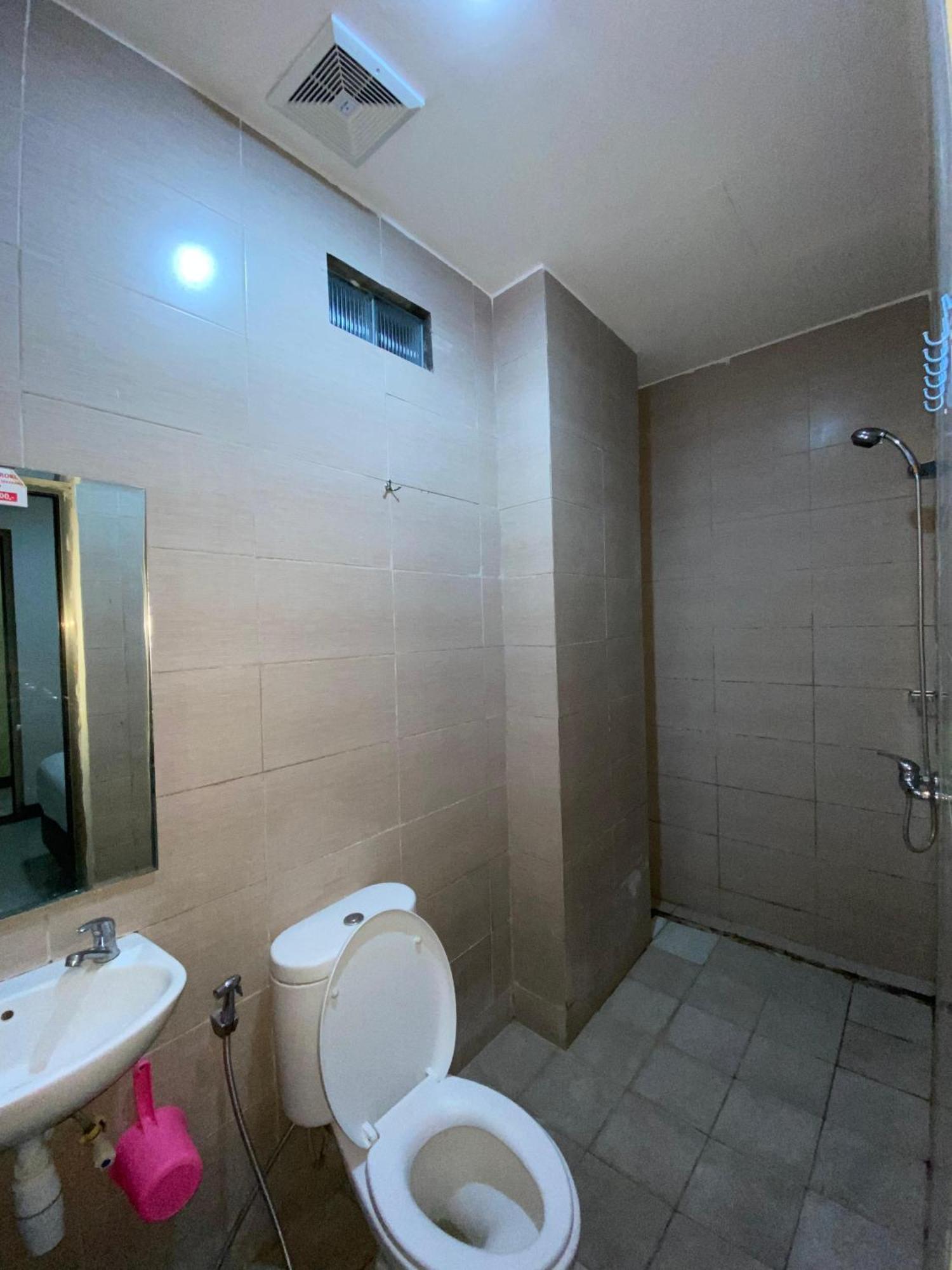 Dekost Madiun Hotel Kültér fotó