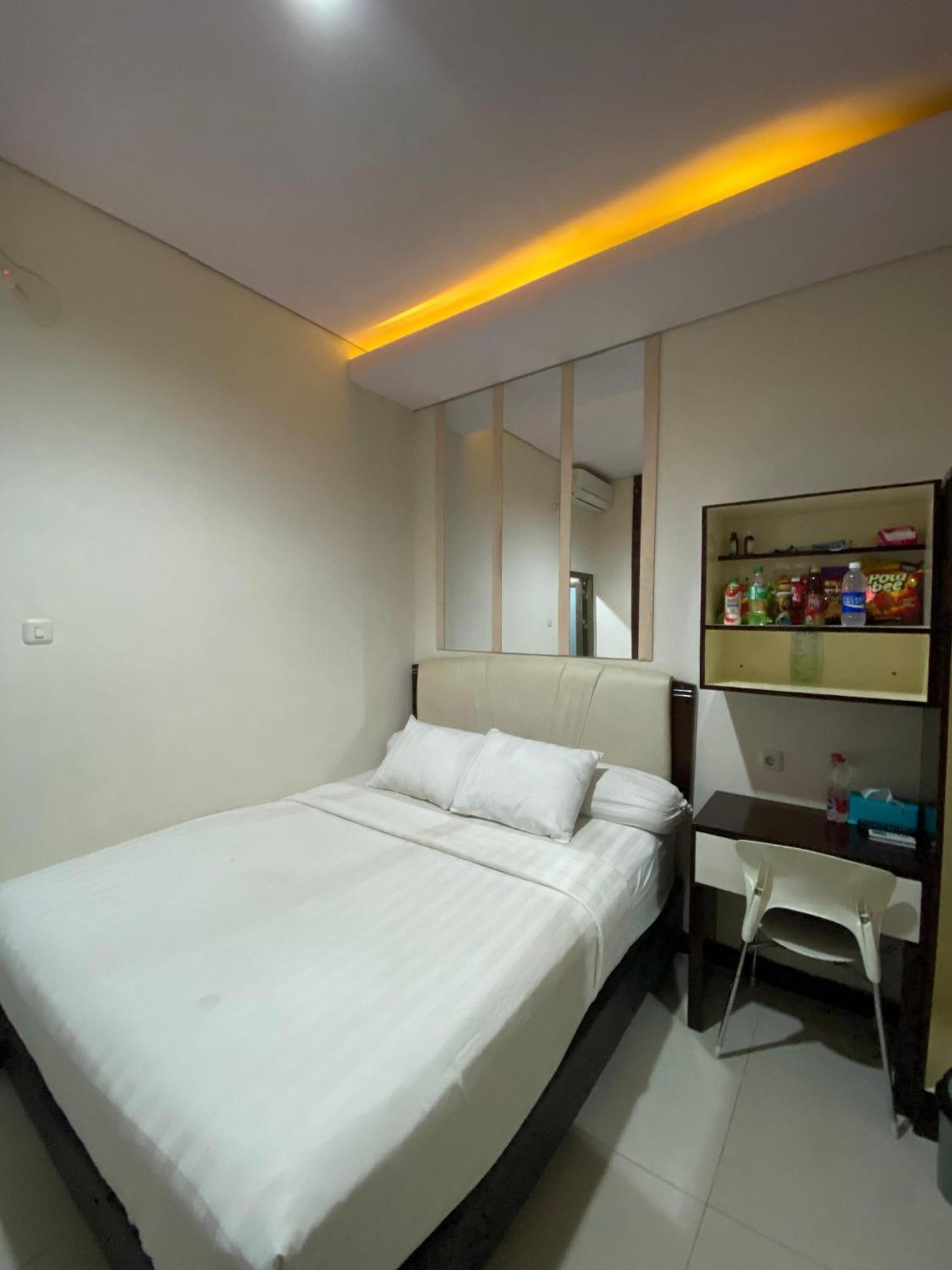 Dekost Madiun Hotel Kültér fotó