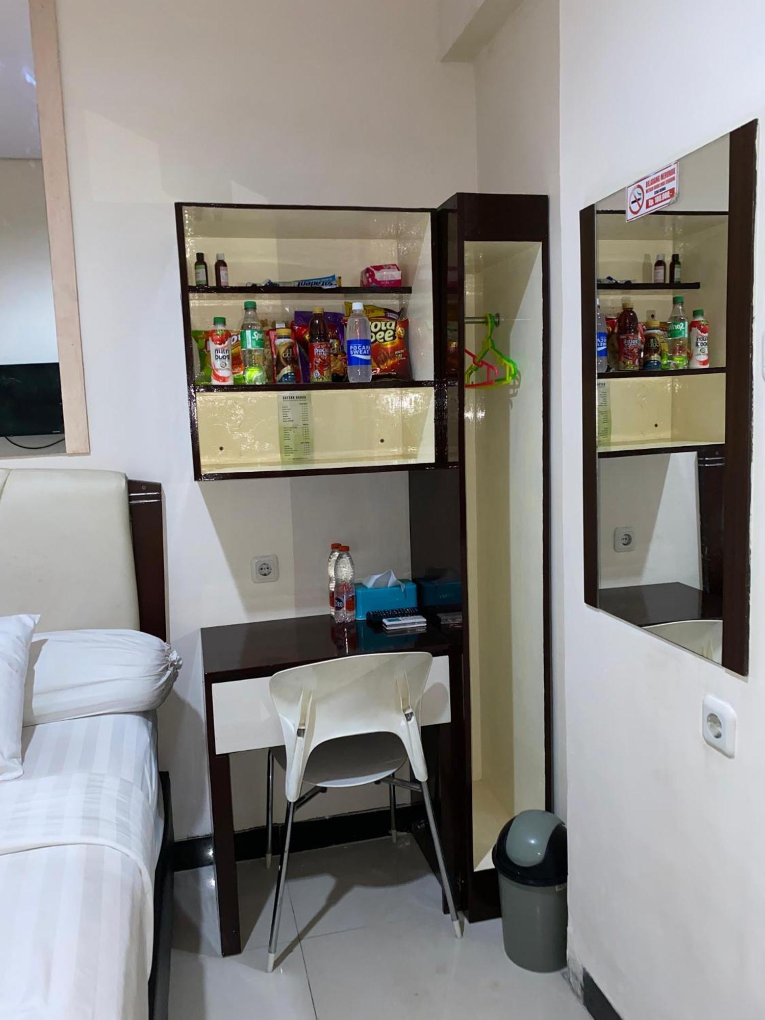 Dekost Madiun Hotel Kültér fotó